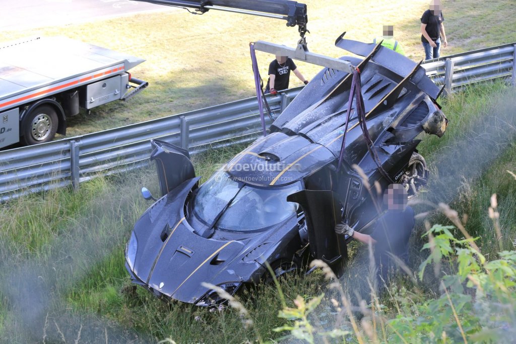 image-555682-koenigsegg-one1-destroyed-in-brutal-nurburgring-crash-hypercar-caught-fire_15.w640.jpg